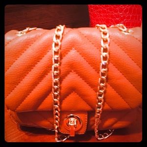 ❤️❤️SALE‼️ NWOT FALL CROSS BODY BAG WITH LONG GOLD CHAIN